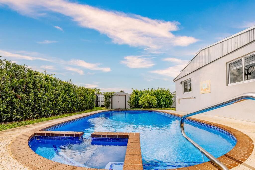 Home With A Pool Close To Beach And Fll Airport Pool Heated October- March Fort Lauderdale Eksteriør billede
